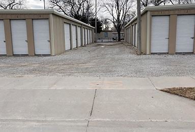 Photo 1 of Hutchinson - 1703 E. 4th Ave, KS - 1703 E. 4th Avenue, Hutchinson, KS