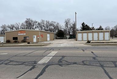 Photo 3 of Hutchinson - 1703 E. 4th Ave, KS - 1703 E. 4th Avenue, Hutchinson, KS