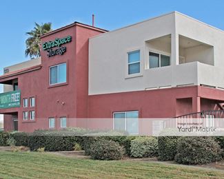 Photo 2 of Extra Space Storage - 550 Central Avenue, Lake Elsinore, CA
