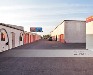Photo 4 of Public Storage - 2421 North Black Canyon Hwy, Phoenix, AZ