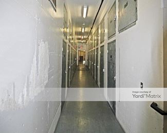 Photo 4 of Public Storage - 6840 Santa Monica Blvd, Los Angeles, CA