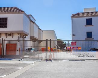 Photo 4 of Public Storage - 315 South 4th Avenue, Venice, CA