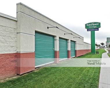 Storage Units for Rent available at 17575 South Western Avenue, Gardena, CA 90248
