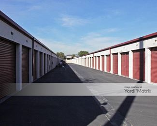 Photo 2 of Fullerton Self Storage - 1919 West Commonwealth Avenue, Fullerton, CA