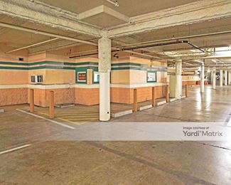 Photo 2 of Public Storage - 1949 East Camelback Road, Phoenix, AZ
