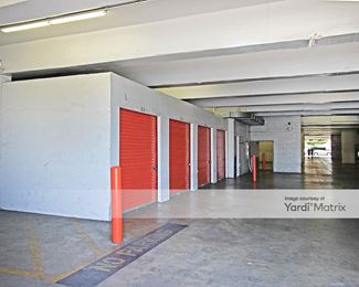 Photo 4 of Public Storage - 6801 Santa Monica Blvd, West Hollywood, CA