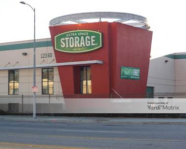 Storage Units for Rent available at 12360 Foothill Blvd, Sylmar, CA 91342