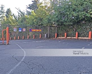 Photo 4 of Public Storage - 12465 Northup Way, Bellevue, WA