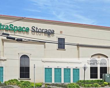 Storage Units for Rent available at 1280 Rollins Road, Burlingame, CA 94010