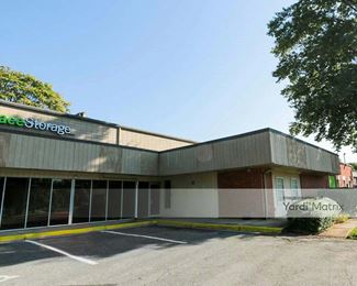 Photo 2 of Extra Space Storage - 26 West Diamond Avenue, Gaithersburg, MD