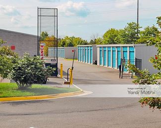 Photo 2 of Air and Space Self Storage - 14560 Lee Road, Chantilly, VA