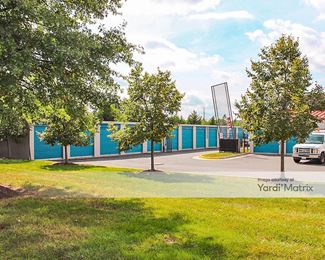 Photo 3 of Air and Space Self Storage - 14560 Lee Road, Chantilly, VA