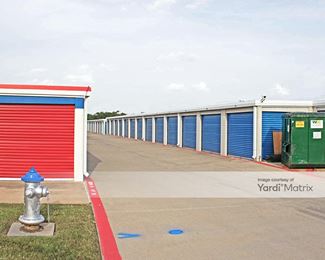 Photo 3 of Extra Space Storage - 2422 Marsh Lane, Carrollton, TX