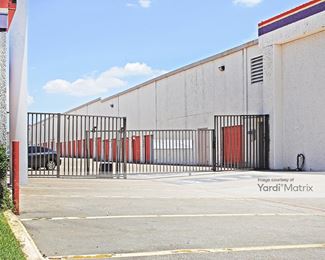 Photo 2 of Public Storage - 7412 Lemmon Avenue, Dallas, TX