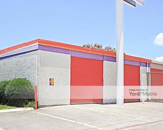Photo 4 of Public Storage - 7412 Lemmon Avenue, Dallas, TX