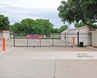 Photo 3 of Public Storage - 500 East Arapaho Road, Richardson, TX