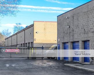 Photo 2 of iStorage - 747 Milwaukee Avenue, Glenview, IL