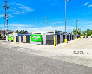 Photo 3 of Extra Space Storage - 405 Shawmut Avenue, La Grange, IL
