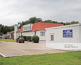 Photo 1 of CubeSmart Self Storage - 5618 South Cockrell Hill Road, Dallas, TX