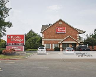 Photo 1 of Public Storage - 1525 West Pleasant Run Road, Lancaster, TX