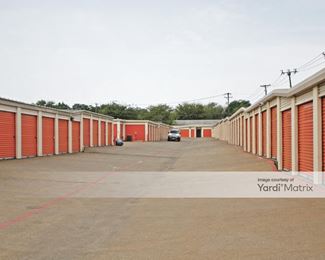 Photo 3 of Public Storage - 1525 West Pleasant Run Road, Lancaster, TX