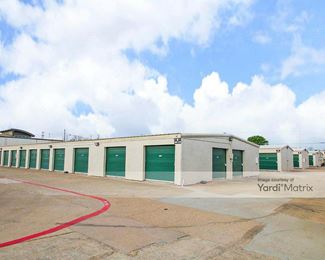 Photo 2 of Extra Space Storage - 940 North Mill Street, Lewisville, TX