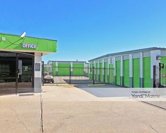 Photo 2 of Extra Space Storage - 1908 East Pioneer Pkwy, Arlington, TX