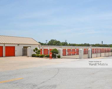 Storage Units for Rent available at 1508 Airport Fwy, Bedford, TX 76022