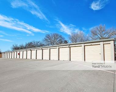 Storage Units for Rent available at 5900 Bryant Irvin Road, Fort Worth, TX 76132