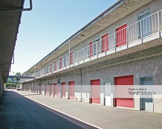 Photo 4 of StorQuest Self Storage - 18716 Oxnard Street, Tarzana, CA