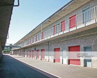 Storage Units for Rent available at 18716 Oxnard Street, Tarzana, CA 91356