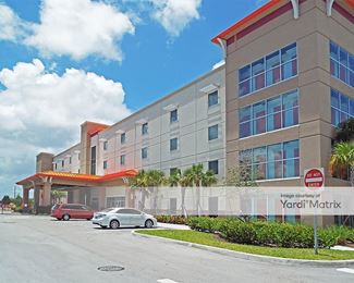 Photo 5 of Public Storage - 21288 Biscayne Blvd, Aventura, FL