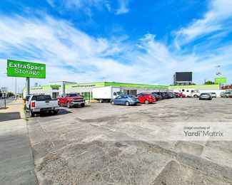 Photo 2 of Extra Space Storage - 4014 West Grand Avenue, Chicago, IL