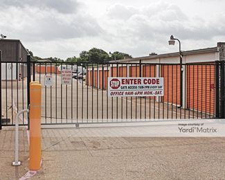 Photo 3 of Storage Star - 3636 South Tyler Street, Dallas, TX