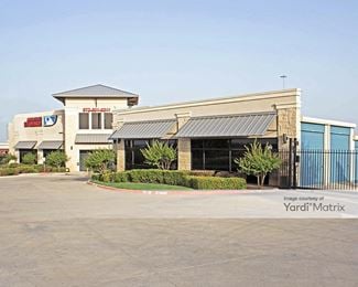 Photo 1 of Advantage Storage - 330 West Lyndon B Johnson Fwy, Irving, TX