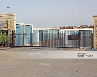 Photo 2 of Advantage Storage - 330 West Lyndon B Johnson Fwy, Irving, TX