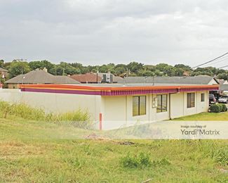 Photo 4 of Public Storage - 3501 Country Club Road North, Irving, TX