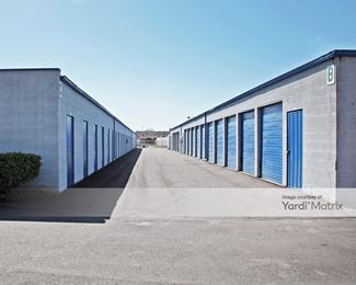 Photo 3 of Mini U Storage - 600 West Dyer Road, Santa Ana, CA