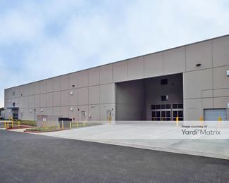 Photo 3 of Alton Self Storage - 2215 Alton Pkwy, Irvine, CA