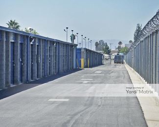 Photo 4 of Extra Space Storage - 15101 Raymer Street, Van Nuys, CA