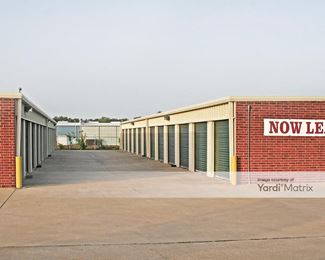 Photo 3 of Storage Center, The - 3000 NE Main Street, Ennis, TX