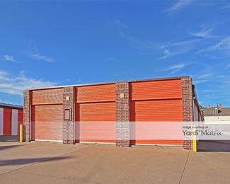Photo 4 of Extra Space Storage - 131 East Hudgins Street, Grapevine, TX