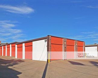 Photo 5 of Extra Space Storage - 131 East Hudgins Street, Grapevine, TX