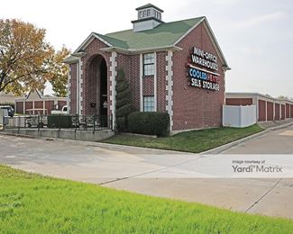 Photo 2 of Alamo Self Storage - 4840 Matlock Road, Arlington, TX