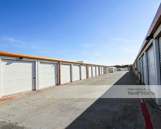 Photo 2 of CubeSmart Self Storage - 700 Debbie Lane, Arlington, TX