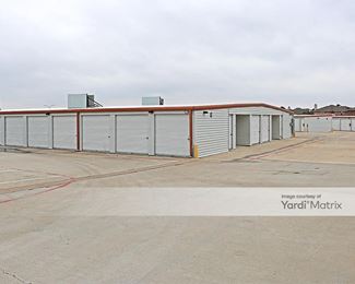 Photo 4 of CubeSmart Self Storage - 700 Debbie Lane, Arlington, TX