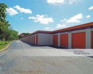 Photo 3 of Public Storage - 18450 NE 5th Avenue, Miami, FL