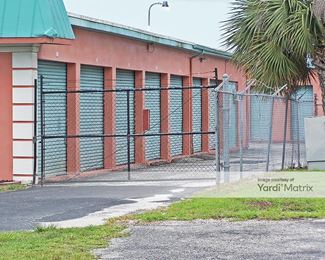 Photo 4 of StorageMart - 13990 McGregor Blvd, Fort Myers, FL