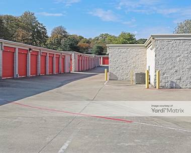 Storage Units for Rent available at 2330 West Green Oaks Blvd, Arlington, TX 76016