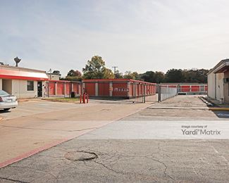 Photo 2 of Public Storage - 2300 West Park Row, Pantego, TX